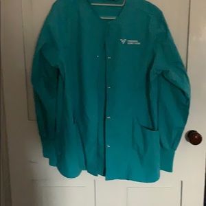 Fresenius scrub jacket green size medium